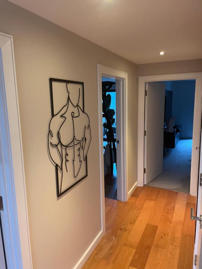 Cosy Bedroom In Luxury Apartment Londra Exterior foto